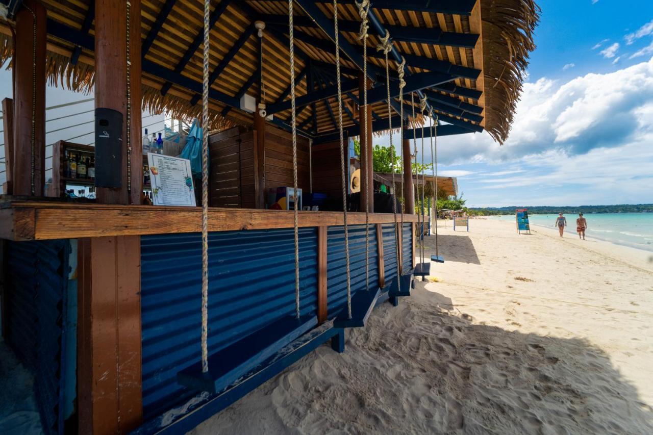 Blue Skies Beach Resort Negril Exterior photo